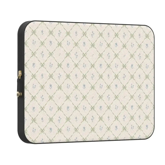 Petit Petals | Dainty Lattice Laptop Case