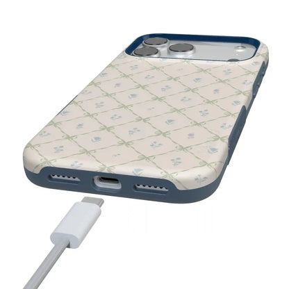 Petit Petals | Dainty Lattice Case
